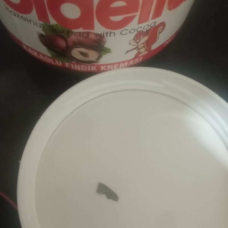 A101'den Alınan Çikolatada Metal Parça: Gıda Güvenliği Tehlikesi