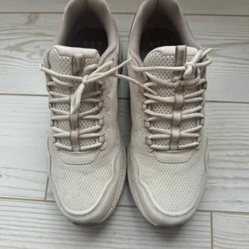 Su Geçirmez Denilen Ayakkabı İlk Yağmurda Su Aldı