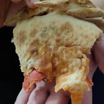 Yanmış Ekmek Ve Bozuk Pizzalar, Çözüm Sunulmadı