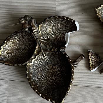 Kırık Gelen Tepsi Ve Çözümsüz Müşteri Hizmetleri Mağduriyeti