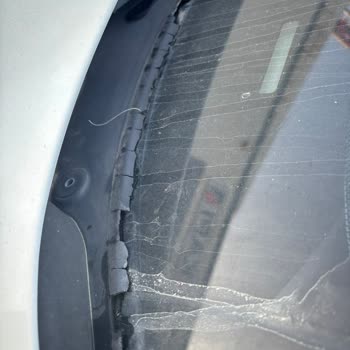 BMW 5.20i Ön Cam Fitillerinin Erken Deformasyonu Ve Ücretsiz Değişim Talebi