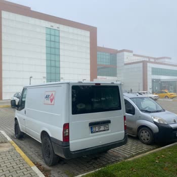 Hastane Otoparkında Aras Kargo Aracı Nedeniyle Yaşanan Park Sorunu