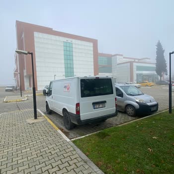 Hastane Otoparkında Aras Kargo Aracı Nedeniyle Yaşanan Park Sorunu