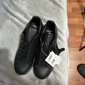 Adidas Yanlış Numara Ayakkabı Gönderdi, Çözüm İçin Müşteri Uğraşıyor