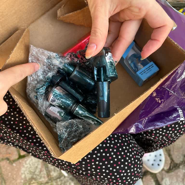 Kırık Ve Akmış Oje Nedeniyle Mağduriyet: Hızlı Çözüm Ve Kolay İade Talebi