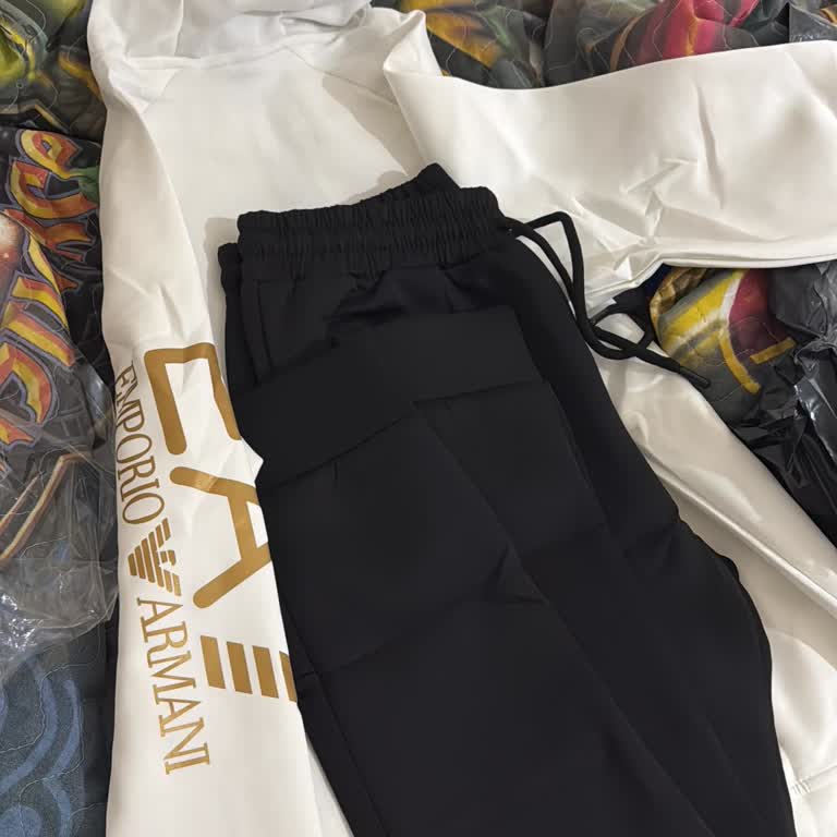 Beyaz Sipariş Ettiğim Eşofman Takımının Siyah Gönderilmesi Ve Firmadan Dönüş Alamamam