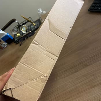 Vakko’dan Hediye Olarak Aldığım Eşarp Özensiz Ve Kutusu Yıpranmış Şekilde Teslim Edildi