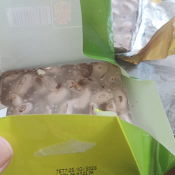 Taze Görünen Eti Antep Fıstıklı Çikolata Üzerindeki Beyaz Lekeler Hakkında Açıklama Talebi