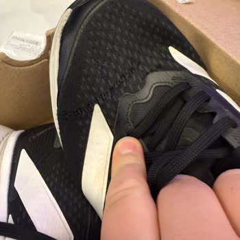 Adidas Ayakkabıda Kısa Sürede Oluşan Yırtık Ve Yetersiz İnceleme Süreci