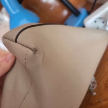 Calvin Klein Çantada Kısa Sürede Soyulma Ve Deformasyon