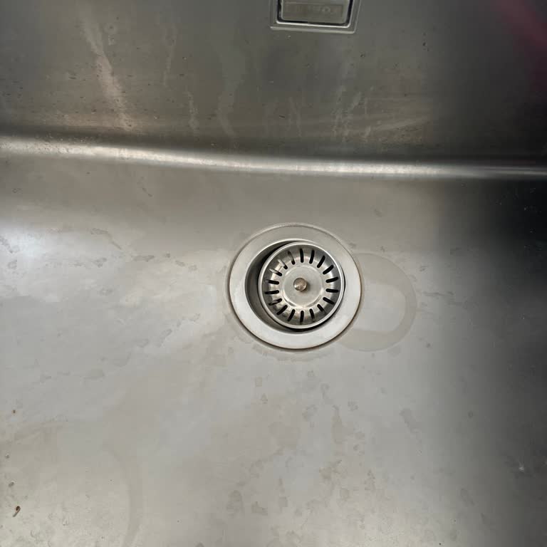 Yeni Alınan Ukinox Eviyede Kalıcı Leke Sorunu Ve Memnuniyetsizlik