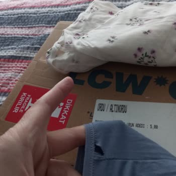 Siparişimde Gelen Defolu İç Çamaşırı Nedeniyle Mağduriyet Yaşıyorum