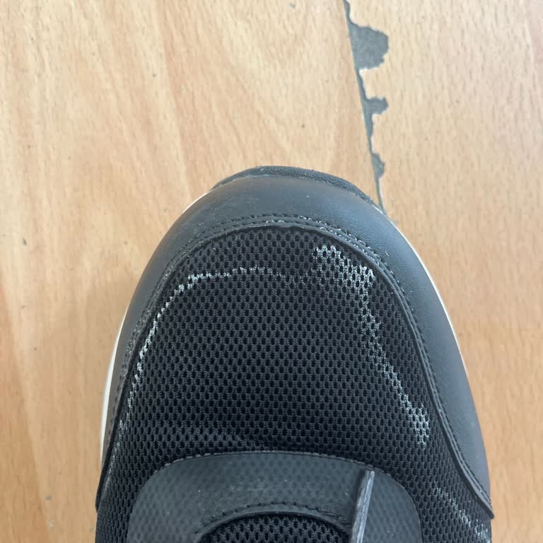 FLO Mağazasından Alınan Ayakkabıda 1 Günde Beyazlama Ve İade Sorunu