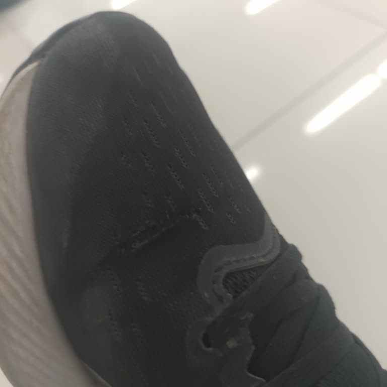 Kısa Sürede Yırtılan Spor Ayakkabı Hayal Kırıklığı Yarattı