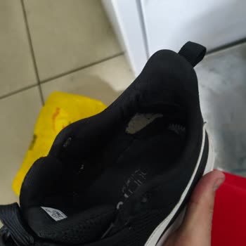 Kısa Sürede Açılan Ayakkabıya FLO'dan Yetersiz Destek!