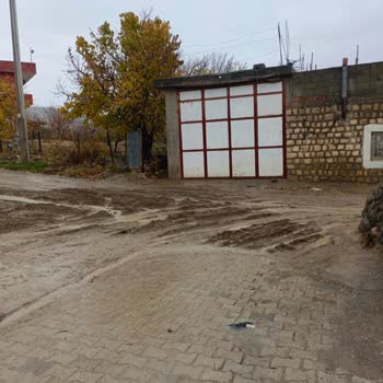 Yağmurda Çamura Dönüşen Okul Yolunda Çocuklarımız Tehlikede