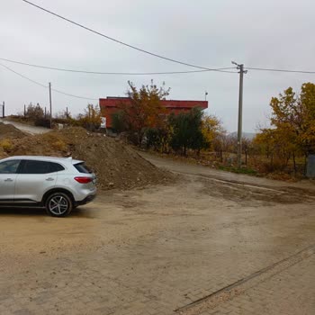 Yağmurda Çamura Dönüşen Okul Yolunda Çocuklarımız Tehlikede