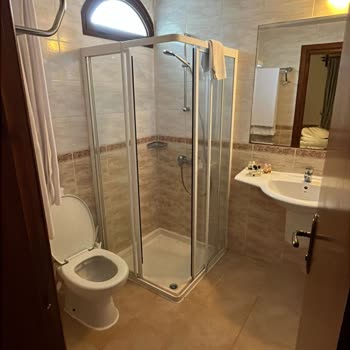 Acapulco Resort Hotel Otel Girişinde Bekletilme ve Kötü Oda Koşulları Nedeniyle Mağduriyet Yaşadım