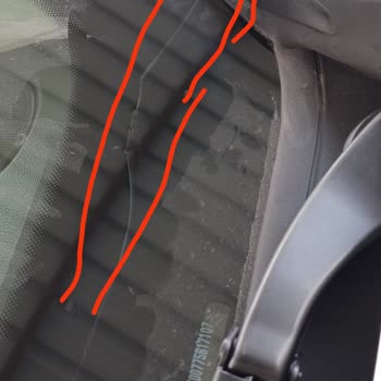 Sıfır Kilometre Dacia Sandero Stepway Ön Camında Beklenmedik Çatlak Sorunu