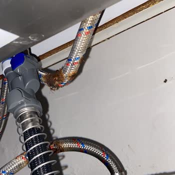 Fleko Musluk Arızası Yüzünden Evimizi Su Bastı Mağduriyetimiz Giderilmiyor