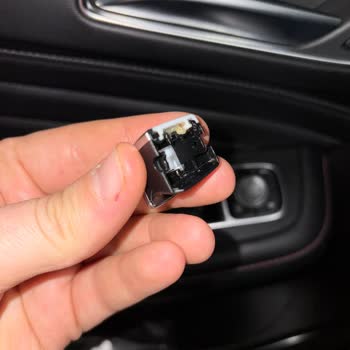 Sıfır Araçta Cam Açma Tuşu Kırıldı, Garanti Talebim Var