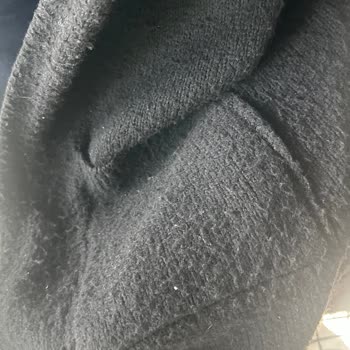 Az Kullanımda Tüylenen Hırka Ve Mağazanın Sorumluluk Almaması Mağduriyet Yarattı