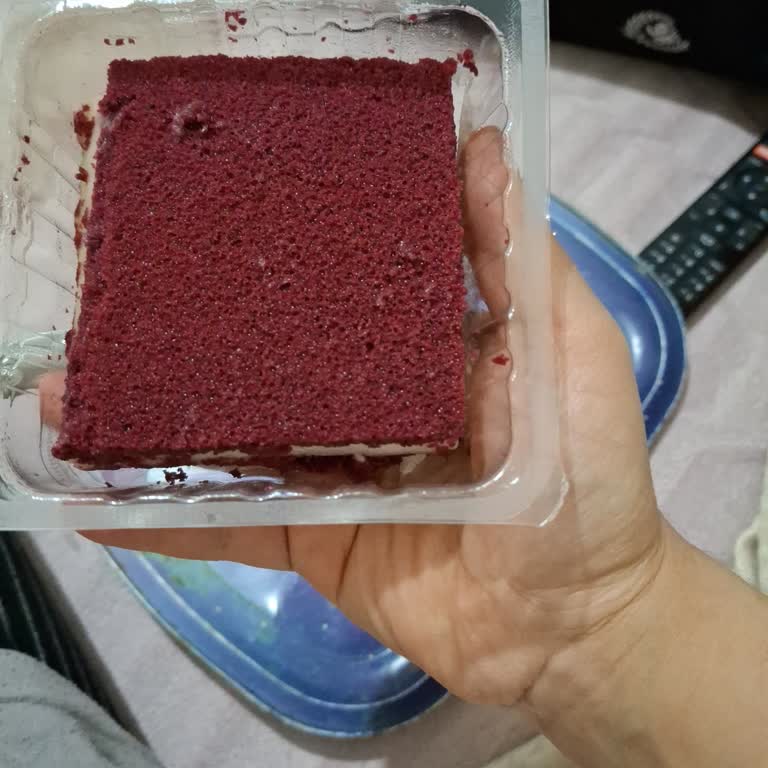 Son Kullanma Tarihi Geçmemiş Tatlıdan Zehirlenme Yaşadık, Acil İnceleme İstiyoruz