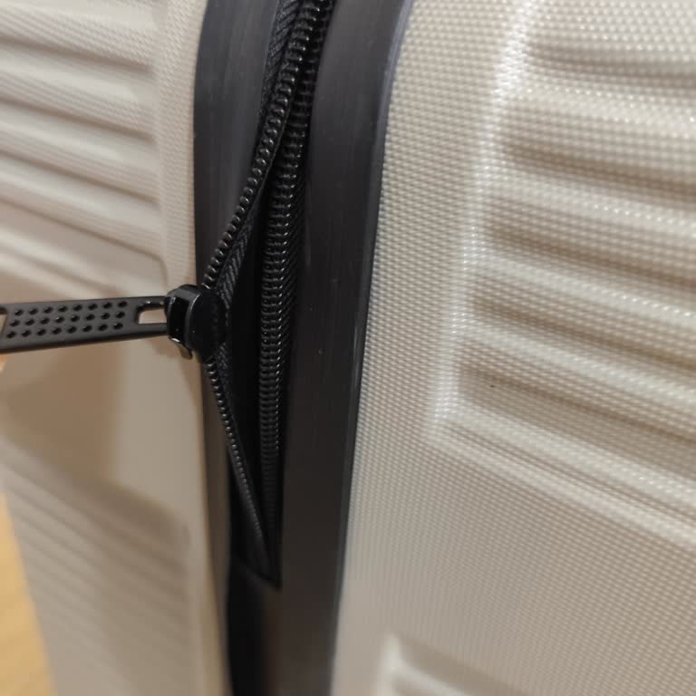 Şok Cepte'den Aldığım Hatalı Valiz İçin İade Ve Değişim Taleplerime Cevap Alamadım