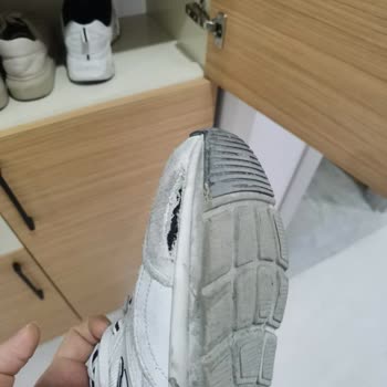 Skechers Kısa Sürede Yırtılan Ayakkabıya Red Yanıtı Hayal Kırıklığı Yarattı
