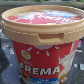 Aldığım Kremada Canlı Böcek Çıktı, Hijyen Ve Güven Sıfırlandı