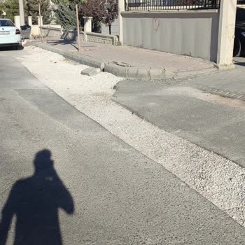 Atakent Mahallesinde Aylardır Onarılmayan Çukurlu Yol Tehlike Ve Mağduriyet Yaratıyor