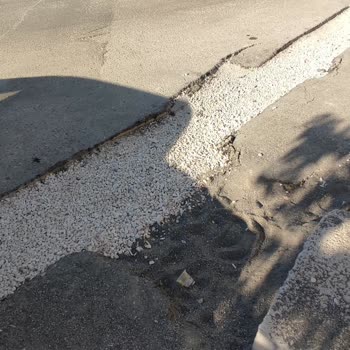 Atakent Mahallesinde Aylardır Onarılmayan Çukurlu Yol Tehlike Ve Mağduriyet Yaratıyor