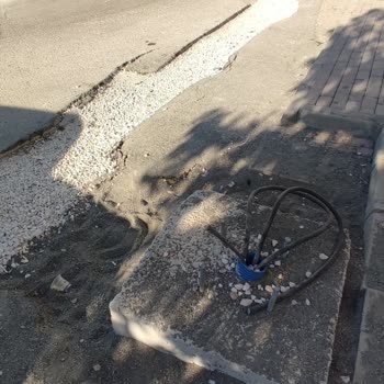 Atakent Mahallesinde Aylardır Onarılmayan Çukurlu Yol Tehlike Ve Mağduriyet Yaratıyor