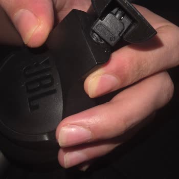 I Face JBL 720BT Hinge Breaking and Warranty Denial for a Known Defect