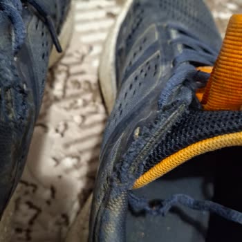 FLOdan Alınan Spor Ayakkabıda Kısa Sürede Açılma Ve Yırtılma Yaşadım İnceleme Yetersizdi