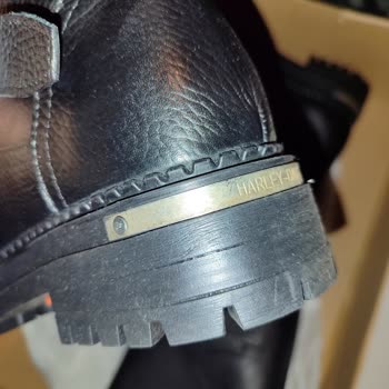 Boynerden Gelen Harley Davidson Çizme Teşhir Ürünü Gibi Ayıplı Ve Özensiz Paketlenmiş