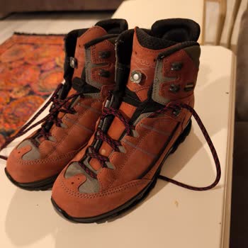 Lowa  Botların Tabanı Dökülüyor