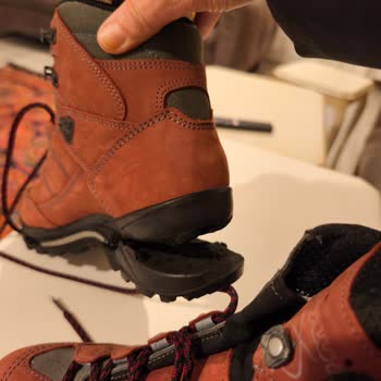 Lowa  Botların Tabanı Dökülüyor