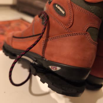 Lowa  Botların Tabanı Dökülüyor