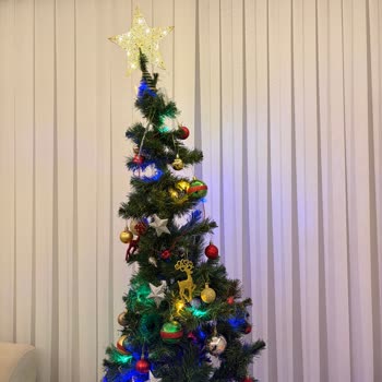 Yılbaşı Ağacı İlk Günden Eğri Çıktı, Migros’tan Hızlı Çözüm Bekliyorum