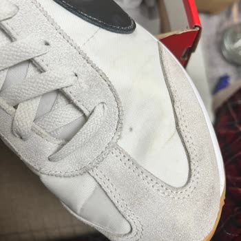 Yağmurda Rengini Değiştiren Ayakkabıya 2 Gün Sonra Kullanıcı Hatası Denmesi Şaşkınlığı