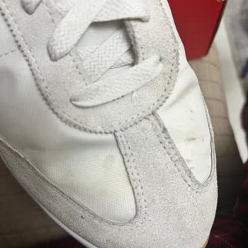 Yağmurda Rengini Değiştiren Ayakkabıya 2 Gün Sonra Kullanıcı Hatası Denmesi Şaşkınlığı