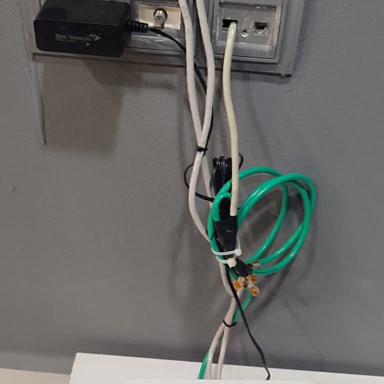 İş Yerinde Sürekli Kesilen Ve Yavaşlayan İnternet Nedeniyle Ciddi Mağduriyet, Müşteri Hizmetlerine Ulaşılamıyor