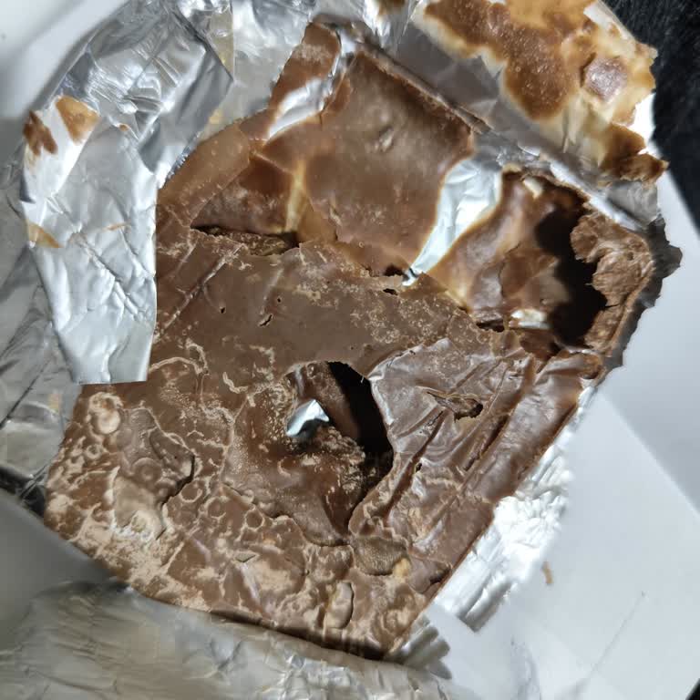 Aldığım Çikolatanın Yarısı Eksikti: Güvenim Sarsıldı, Ücret İadesi İstiyorum