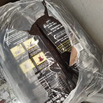 Yurtiçi Kargo Paket Tamamen Patlak, Yırtık ve Ürünler Dışarıya Dökülmüş Şekilde Elime Ulaştı