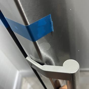 Media Markt Kırık Buzdolabı Teslimatı ve Geciken Değişim Süreci Nedeniyle Yaşanan Memnuniyetsizlik