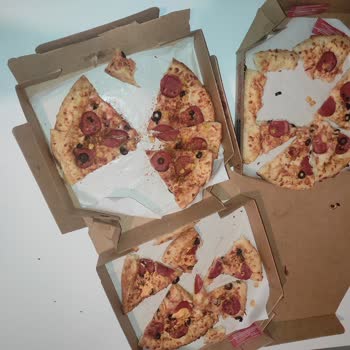 Kötü Kokulu Pizza Ve İlgisiz Şube: Sağlığımız Tehlikeye Atıldı