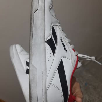 Yeni Alınan Reebok Sneaker'da Kalıcı Leke Sorunu Ve İade Reddi