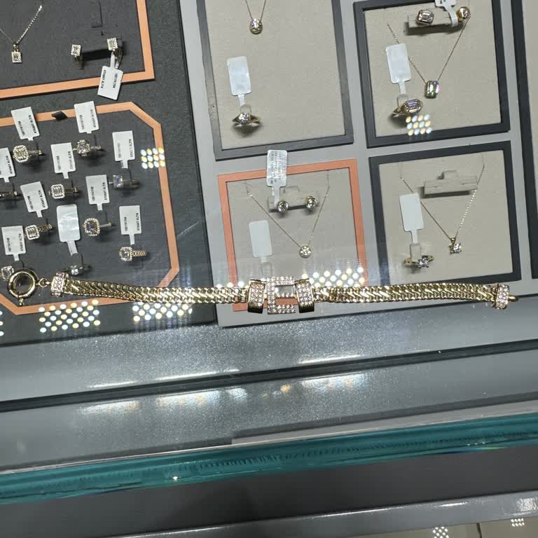 Satın Aldığım Harfli Bileklik Kısa Sürede Bozuldu, Tamir Süreci Uzadı Ve Bilgilendirme Yapılmadı