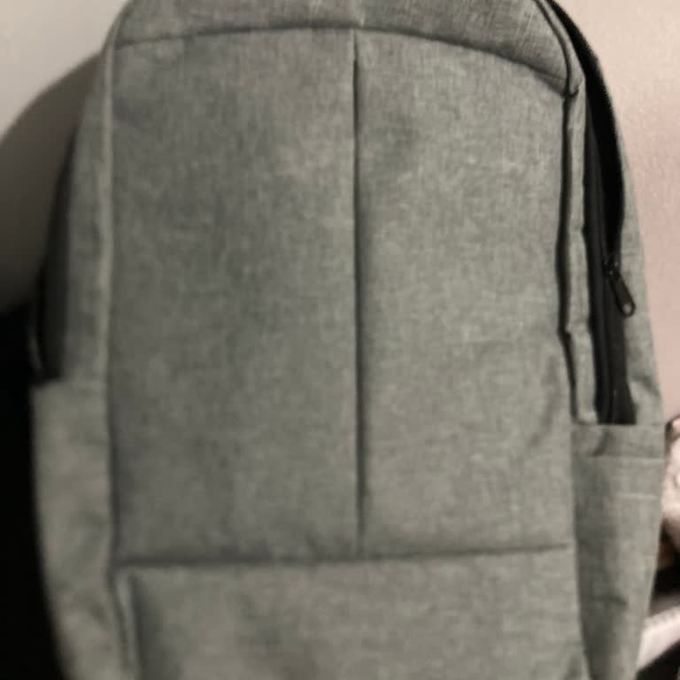 Siparişimdeki Hediye Çanta Renk Farkı: Beklediğim Siyah Çanta Yerine Gri Gönderildi